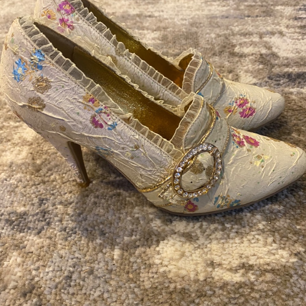Shoes - Picture 4 of 4